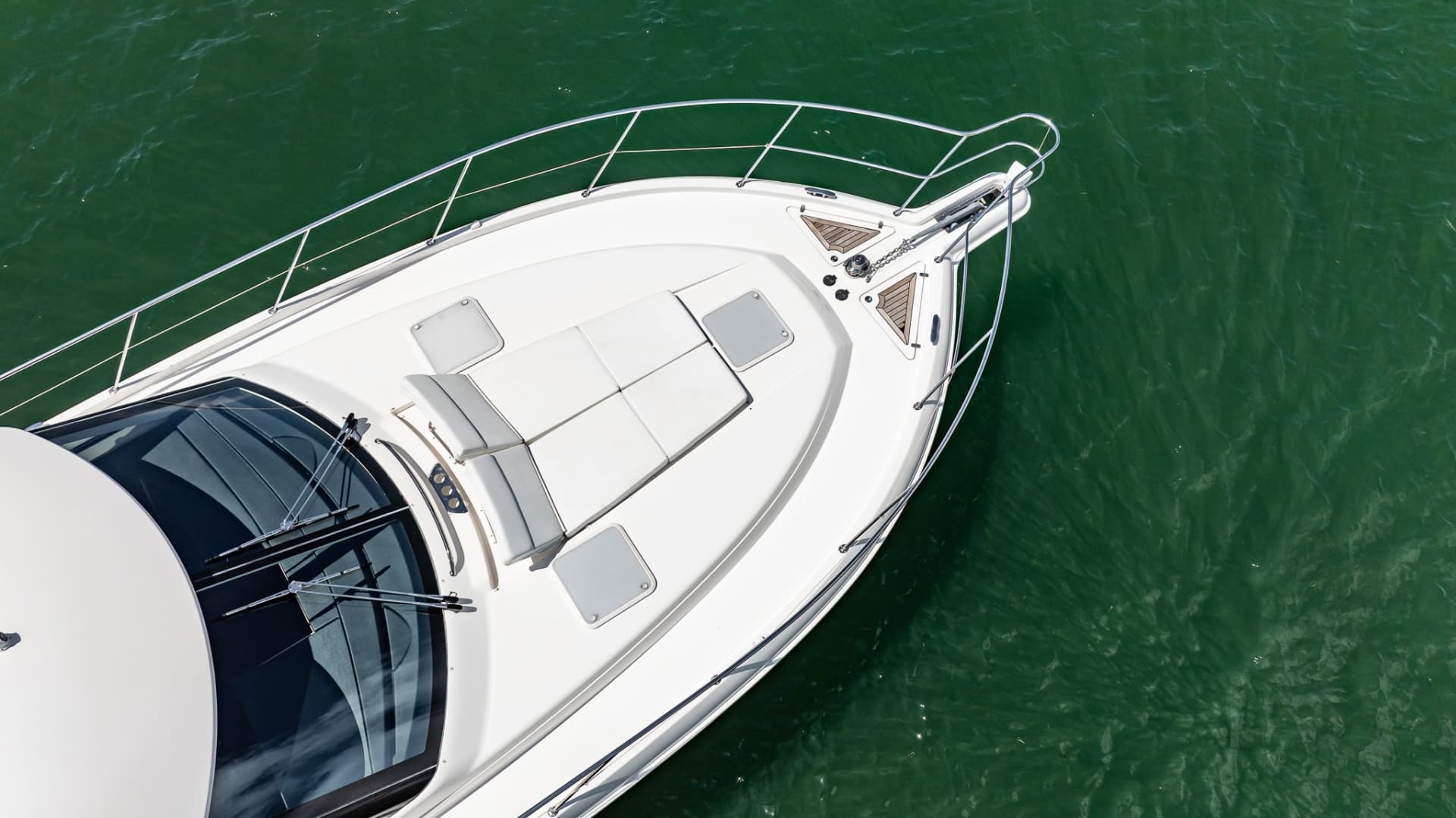 2016 Riviera 5000 Sport Yacht photo 13