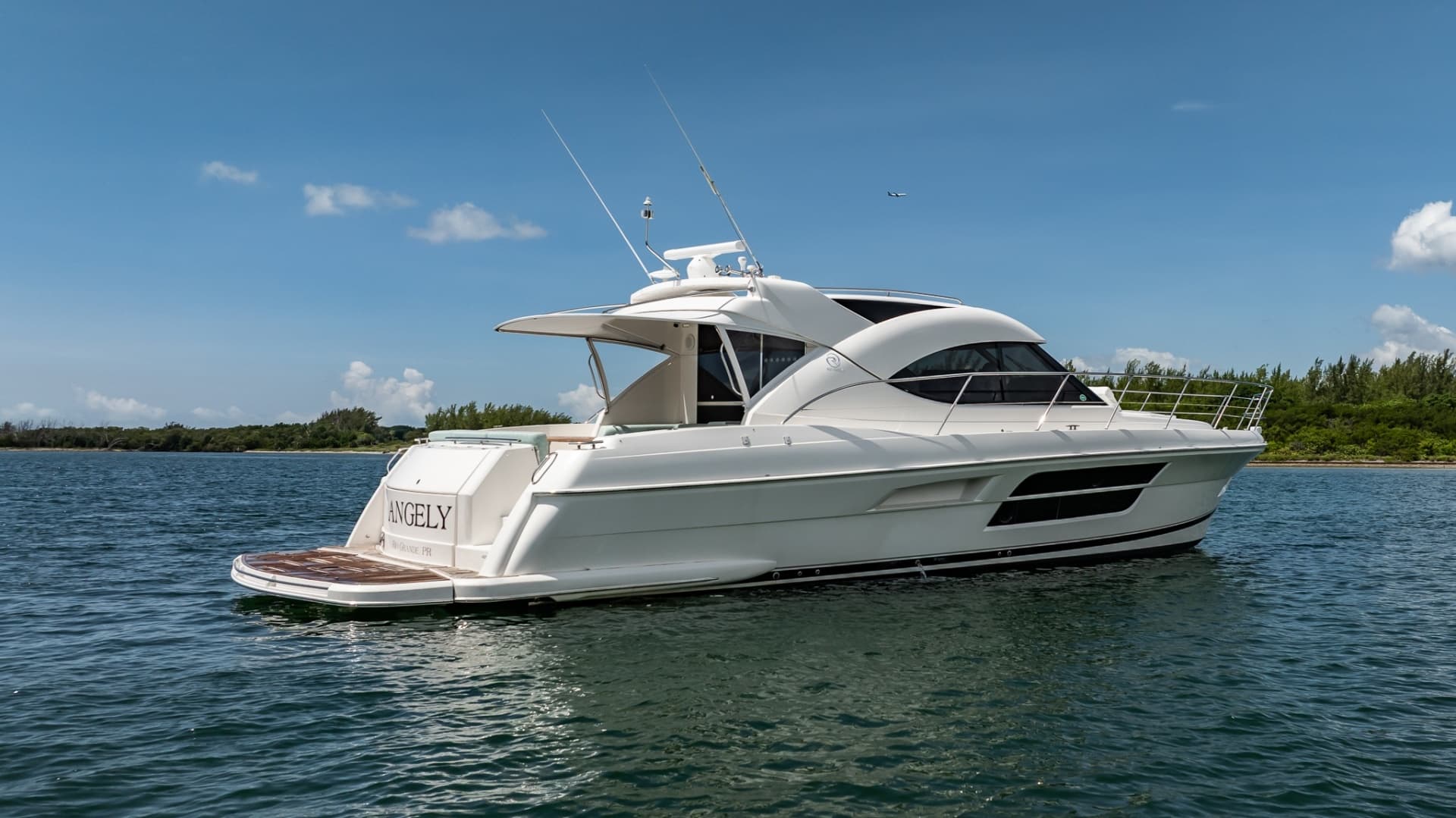 2016 Riviera 5000 Sport Yacht photo 20