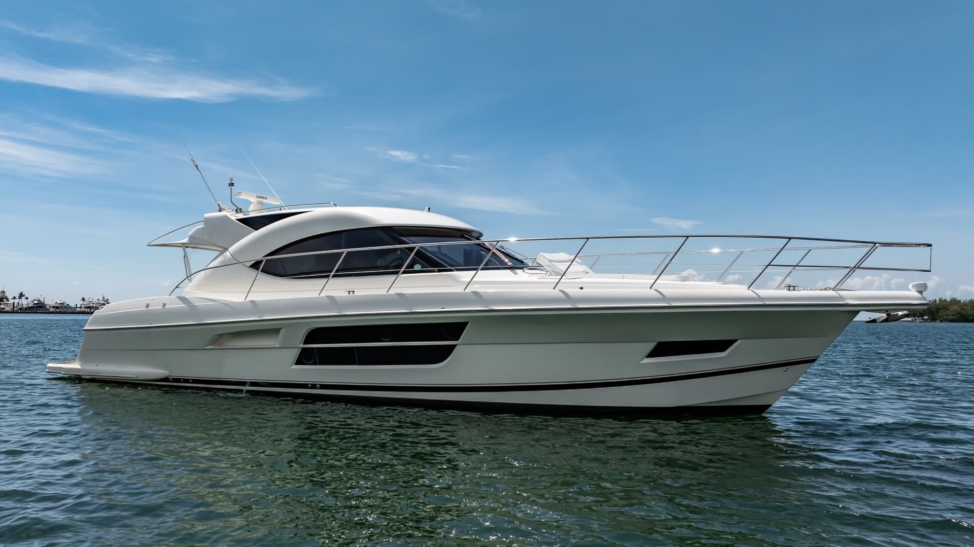 2016 Riviera 5000 Sport Yacht photo 16