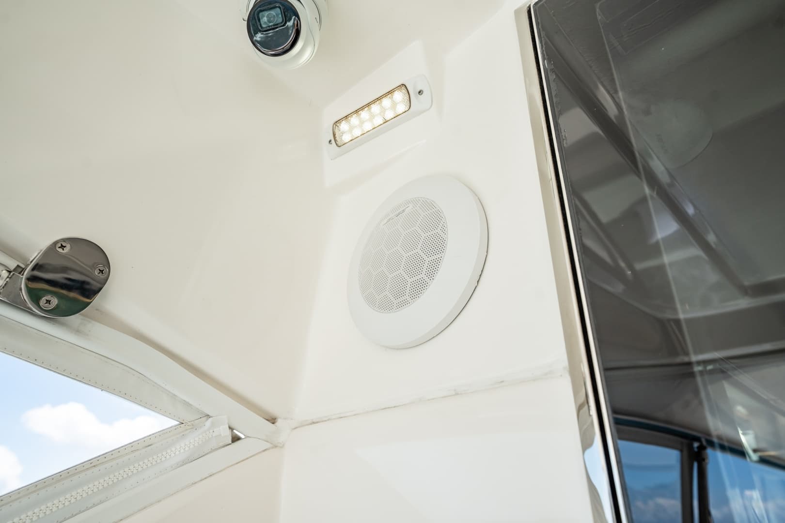 2016 Riviera 5000 Sport Yacht photo 33