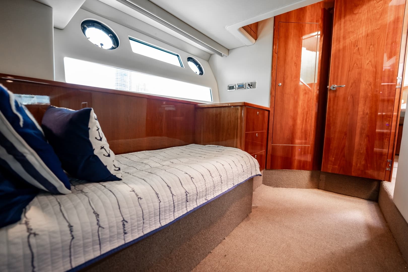 2016 Riviera 5000 Sport Yacht photo 64