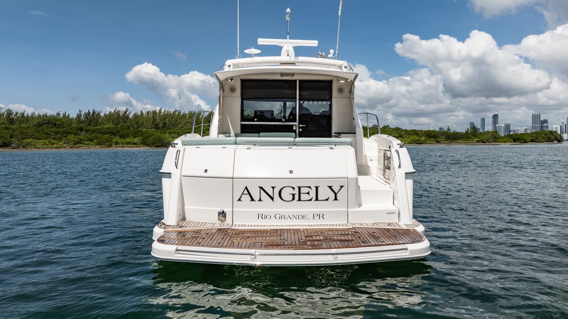 2016 Riviera 5000 Sport Yacht photo 23