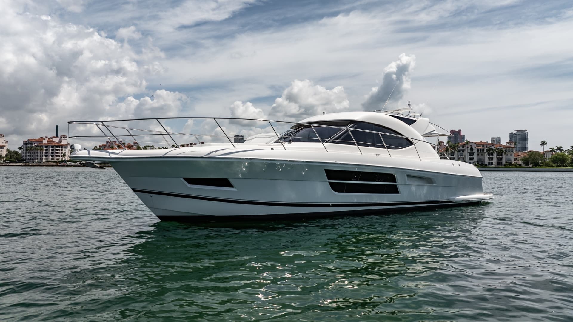 2016 Riviera 5000 Sport Yacht photo 10