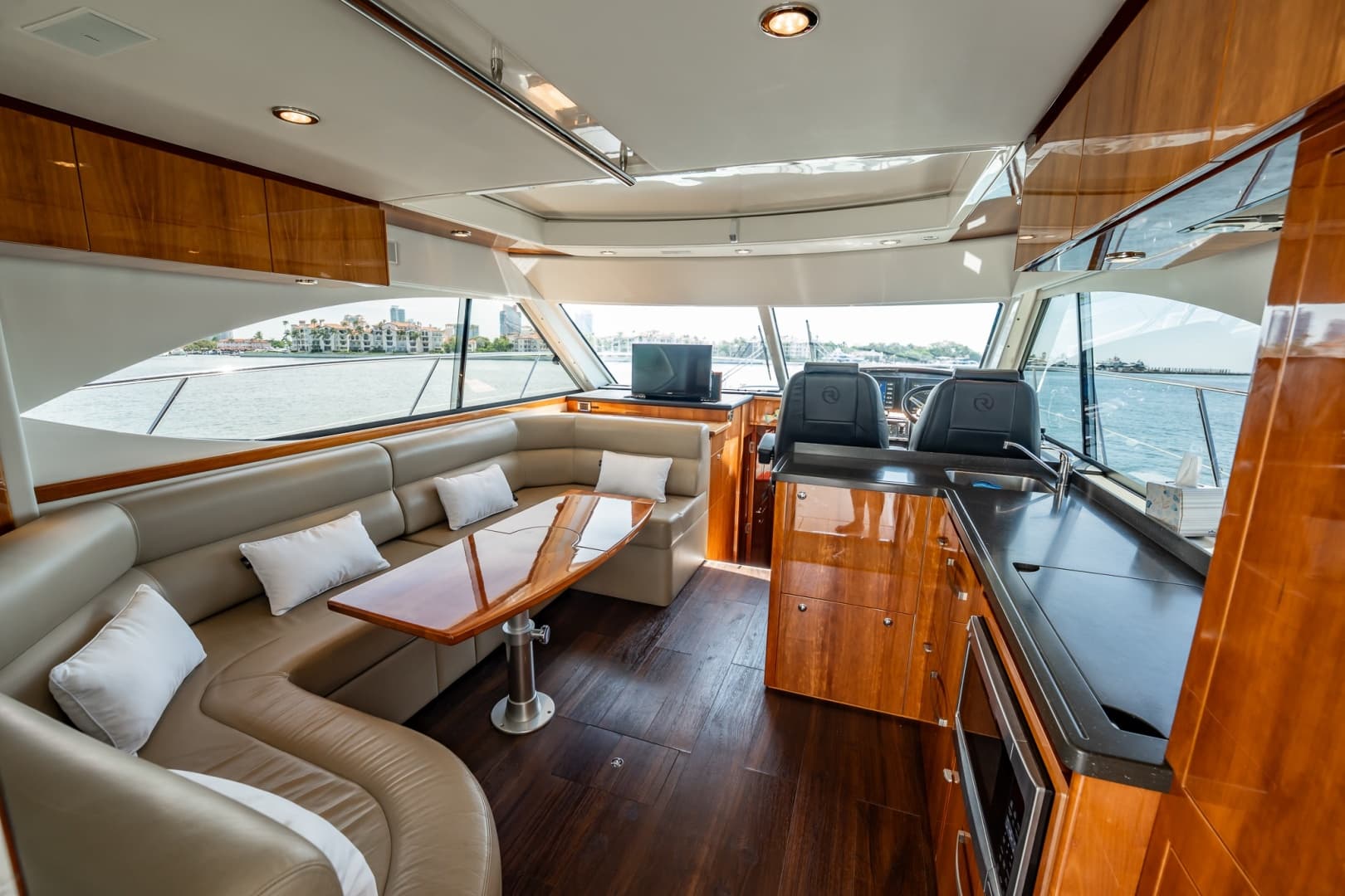 2016 Riviera 5000 Sport Yacht photo 50