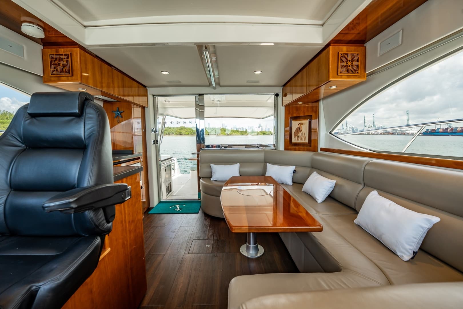 2016 Riviera 5000 Sport Yacht photo 55