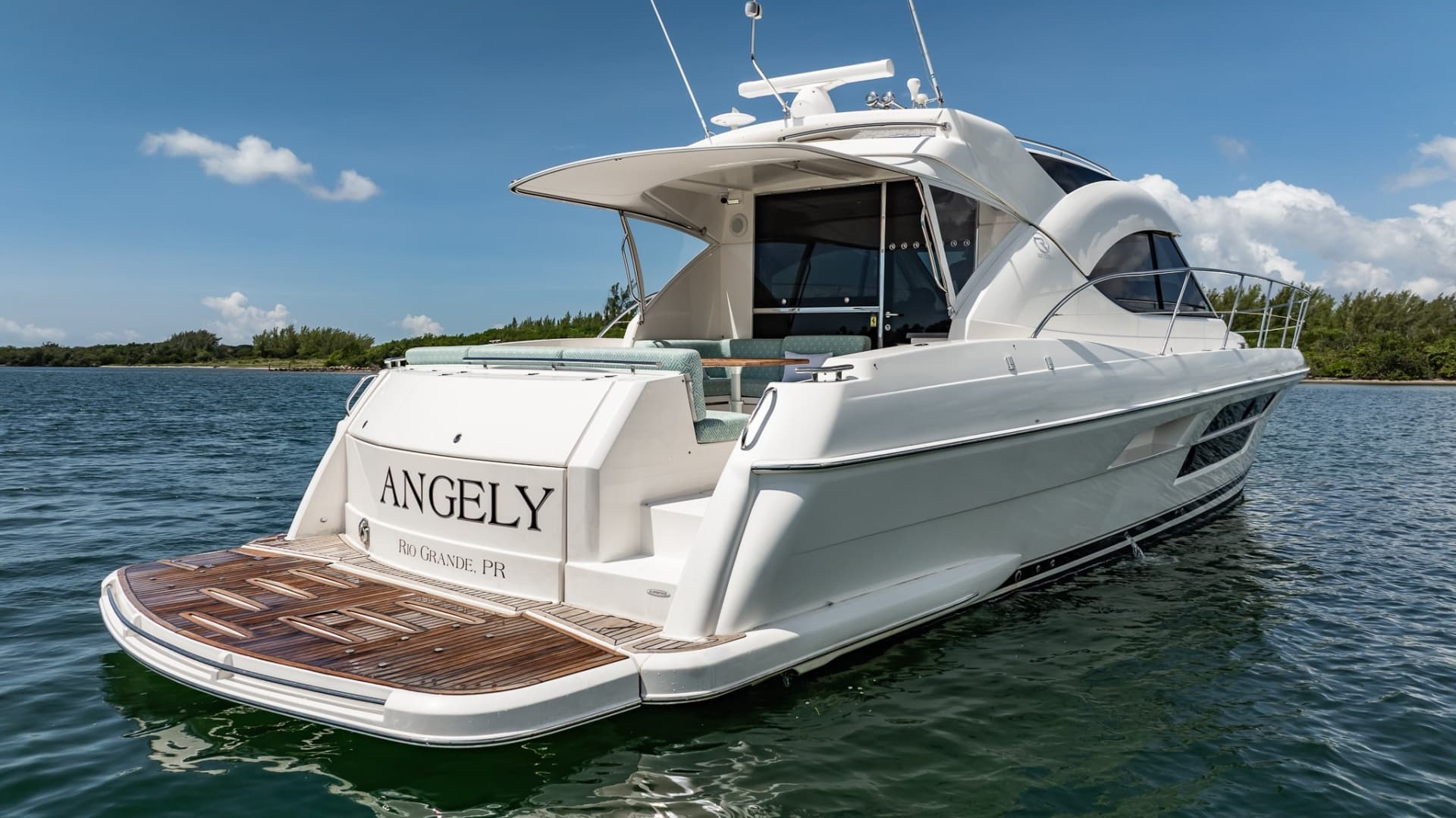 2016 Riviera 5000 Sport Yacht photo 22