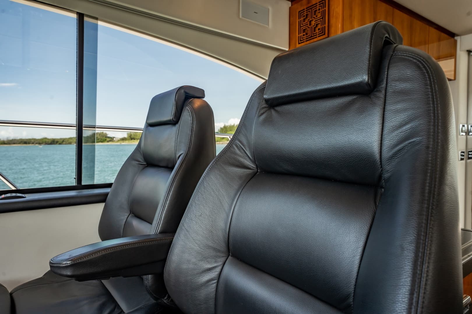 2016 Riviera 5000 Sport Yacht photo 61