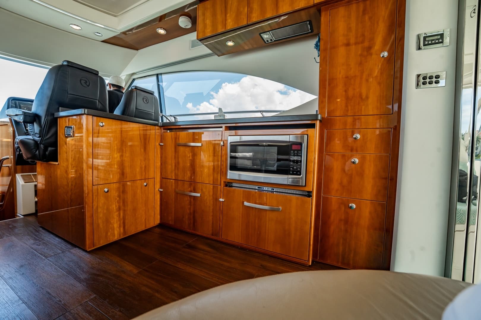 2016 Riviera 5000 Sport Yacht photo 67