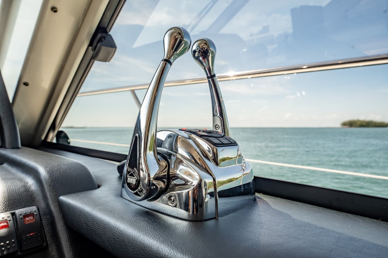 2016 Riviera 5000 Sport Yacht photo 63