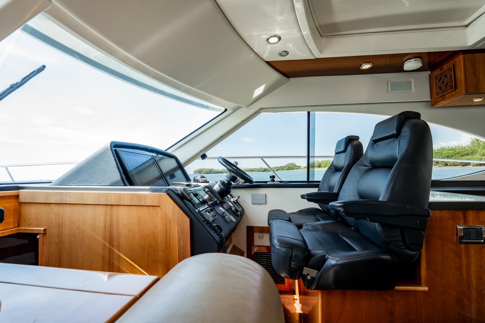 2016 Riviera 5000 Sport Yacht photo 58