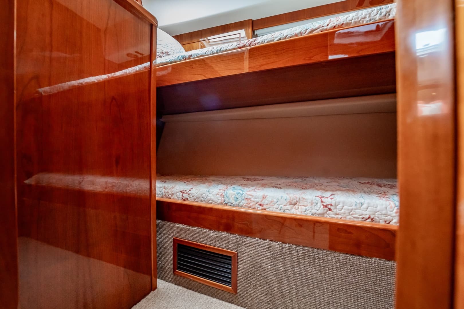 2016 Riviera 5000 Sport Yacht photo 66