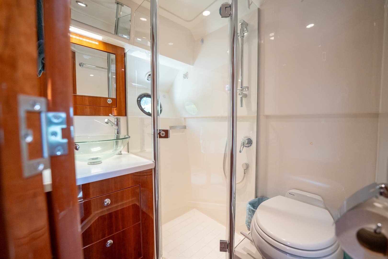 2016 Riviera 5000 Sport Yacht photo 85