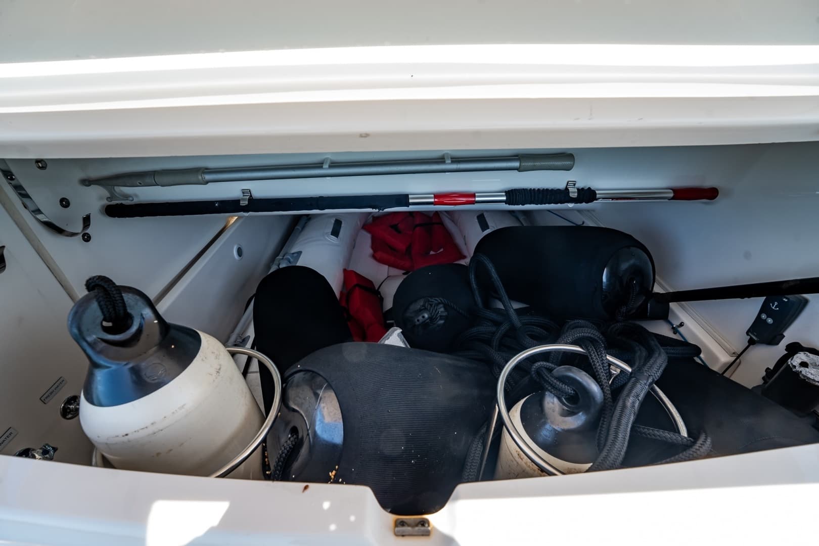 2016 Riviera 5000 Sport Yacht photo 42