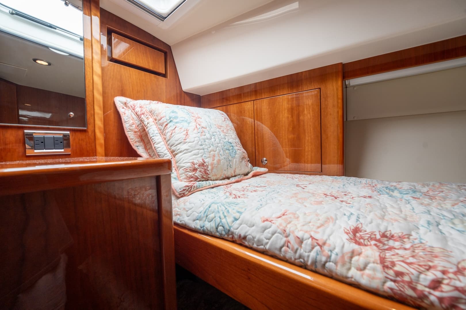 2016 Riviera 5000 Sport Yacht photo 78