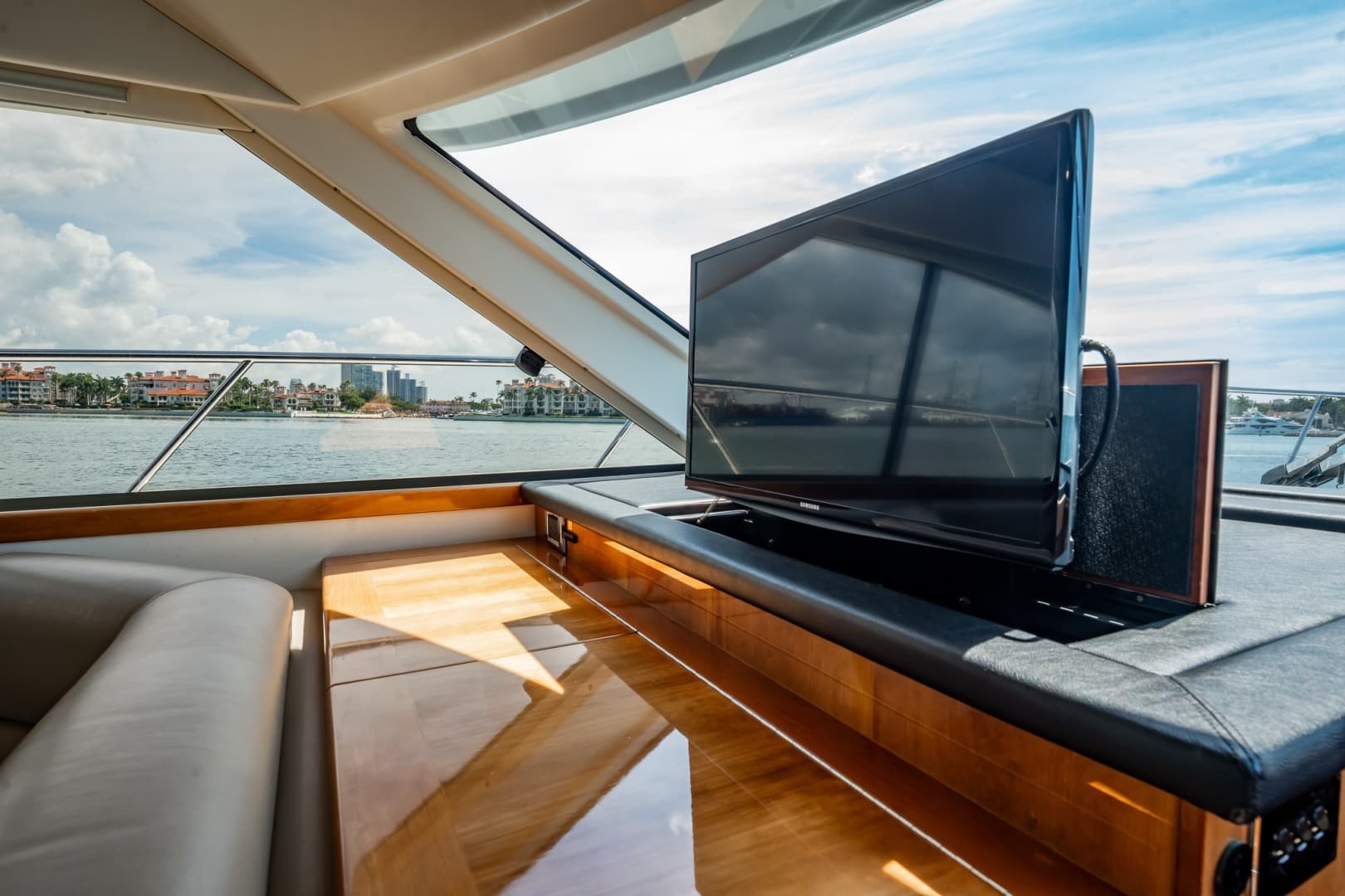 2016 Riviera 5000 Sport Yacht photo 54