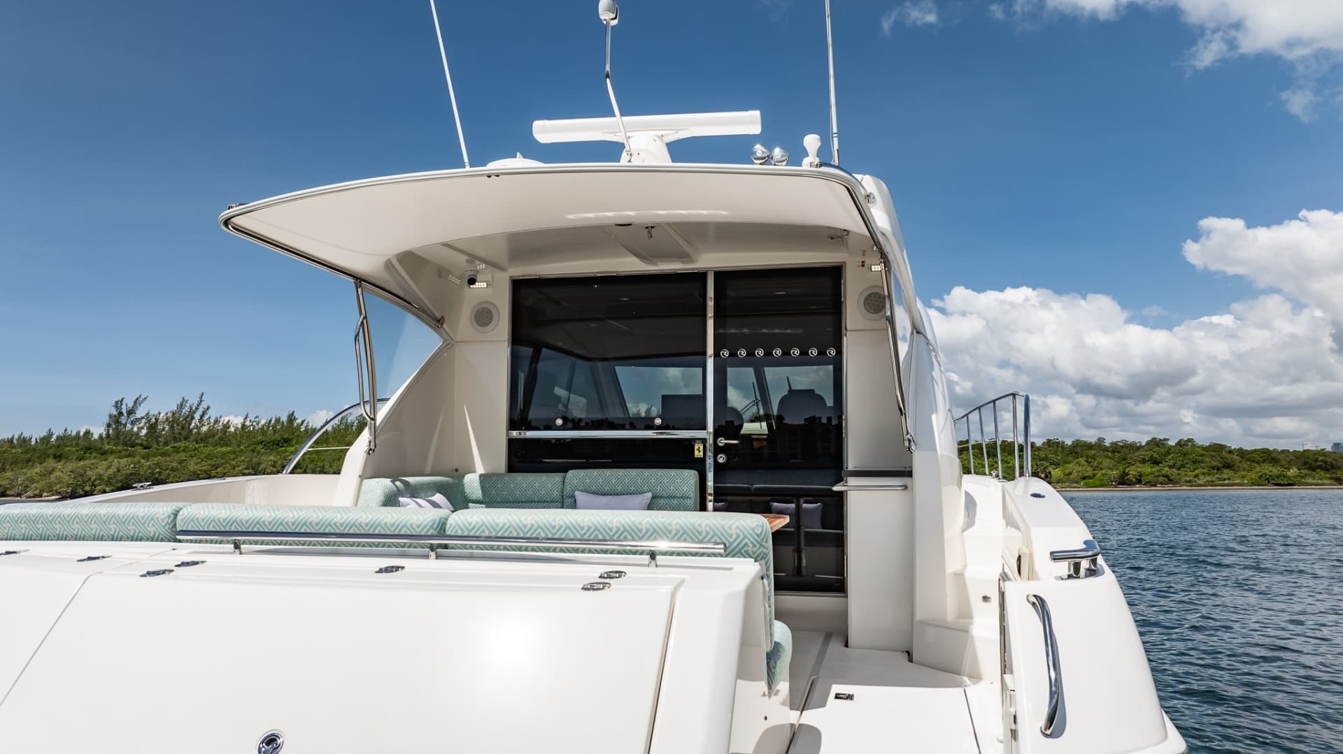 2016 Riviera 5000 Sport Yacht photo 25