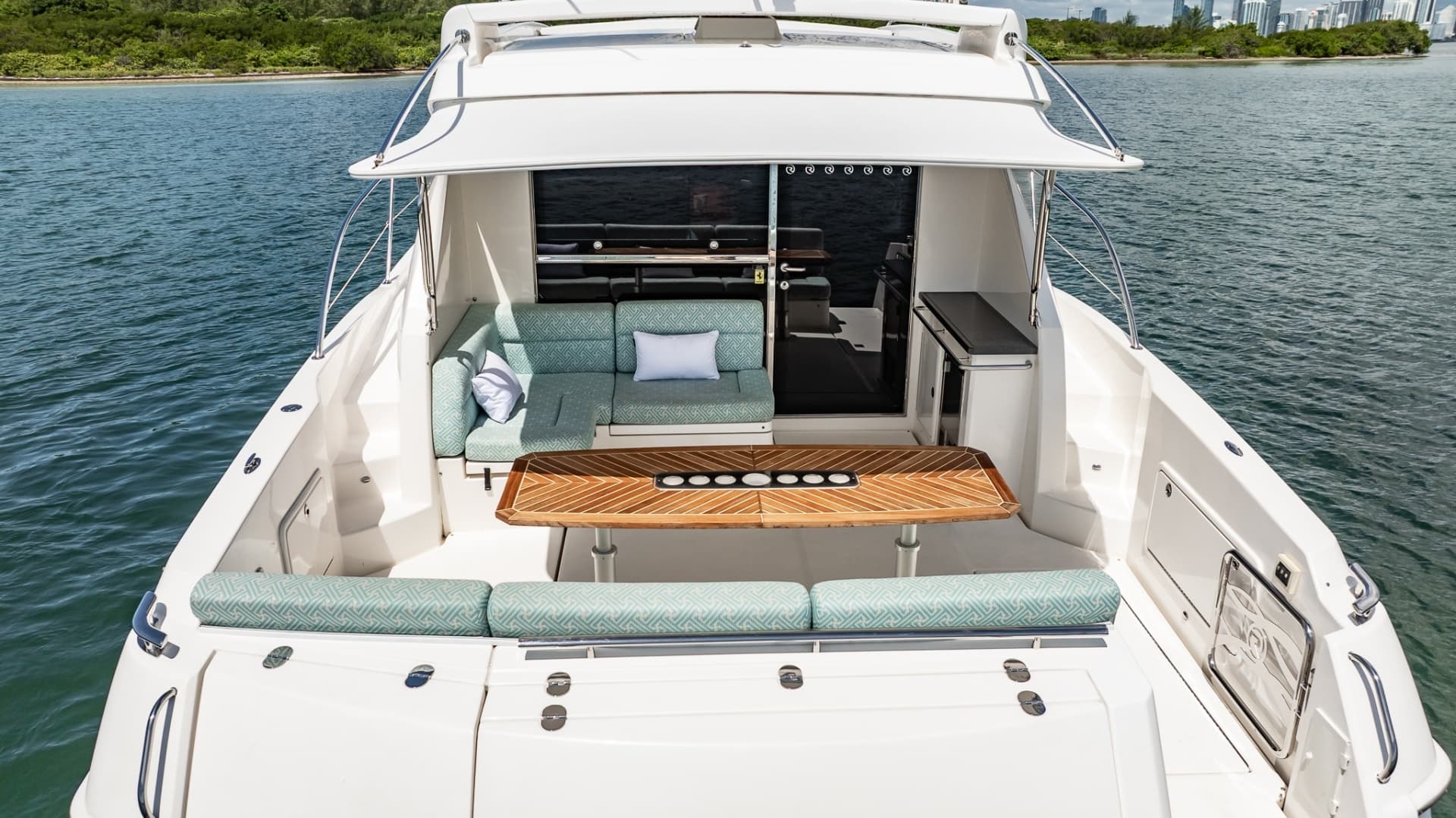 2016 Riviera 5000 Sport Yacht photo 24