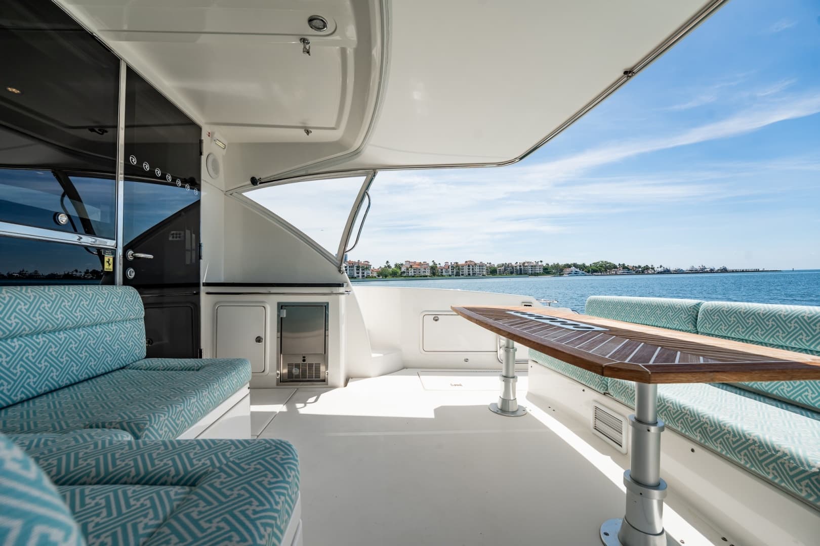 2016 Riviera 5000 Sport Yacht photo 37