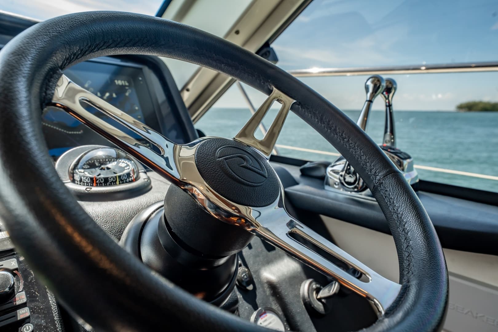 2016 Riviera 5000 Sport Yacht photo 62