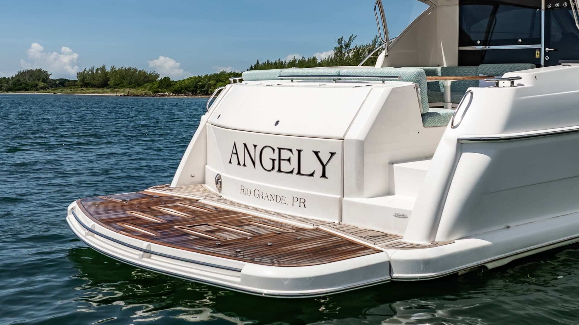2016 Riviera 5000 Sport Yacht photo 26