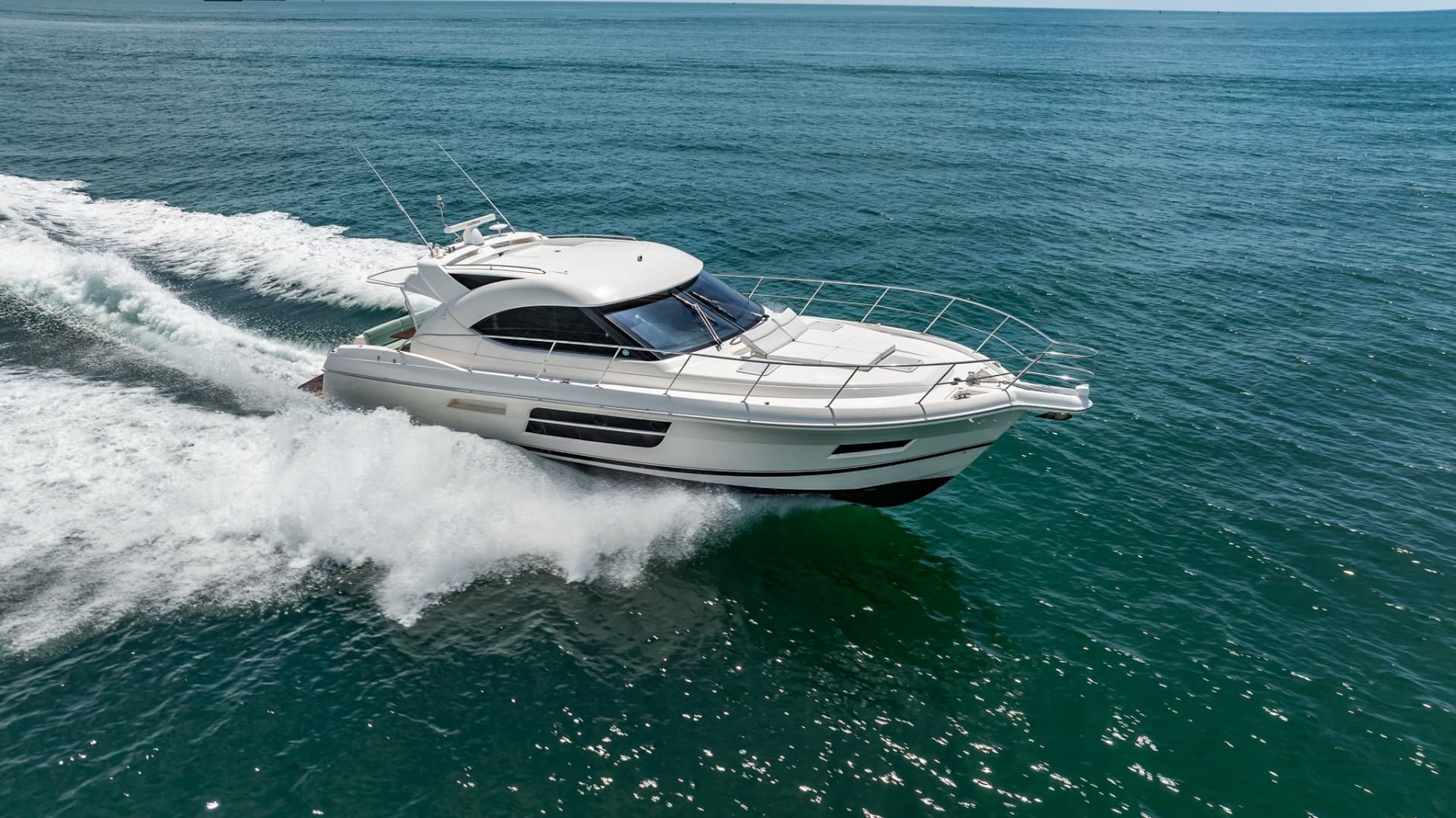 2016 Riviera 5000 Sport Yacht photo 14
