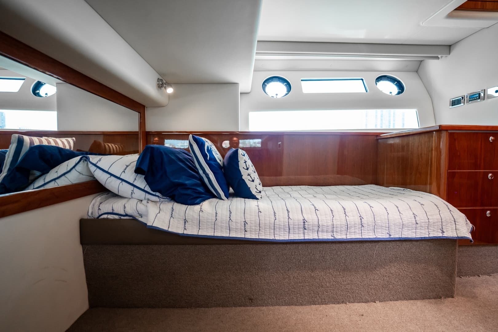 2016 Riviera 5000 Sport Yacht photo 79