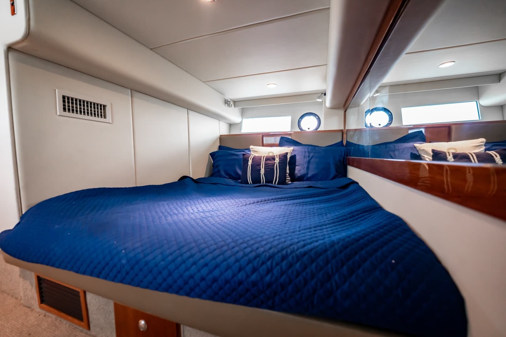 2016 Riviera 5000 Sport Yacht photo 82