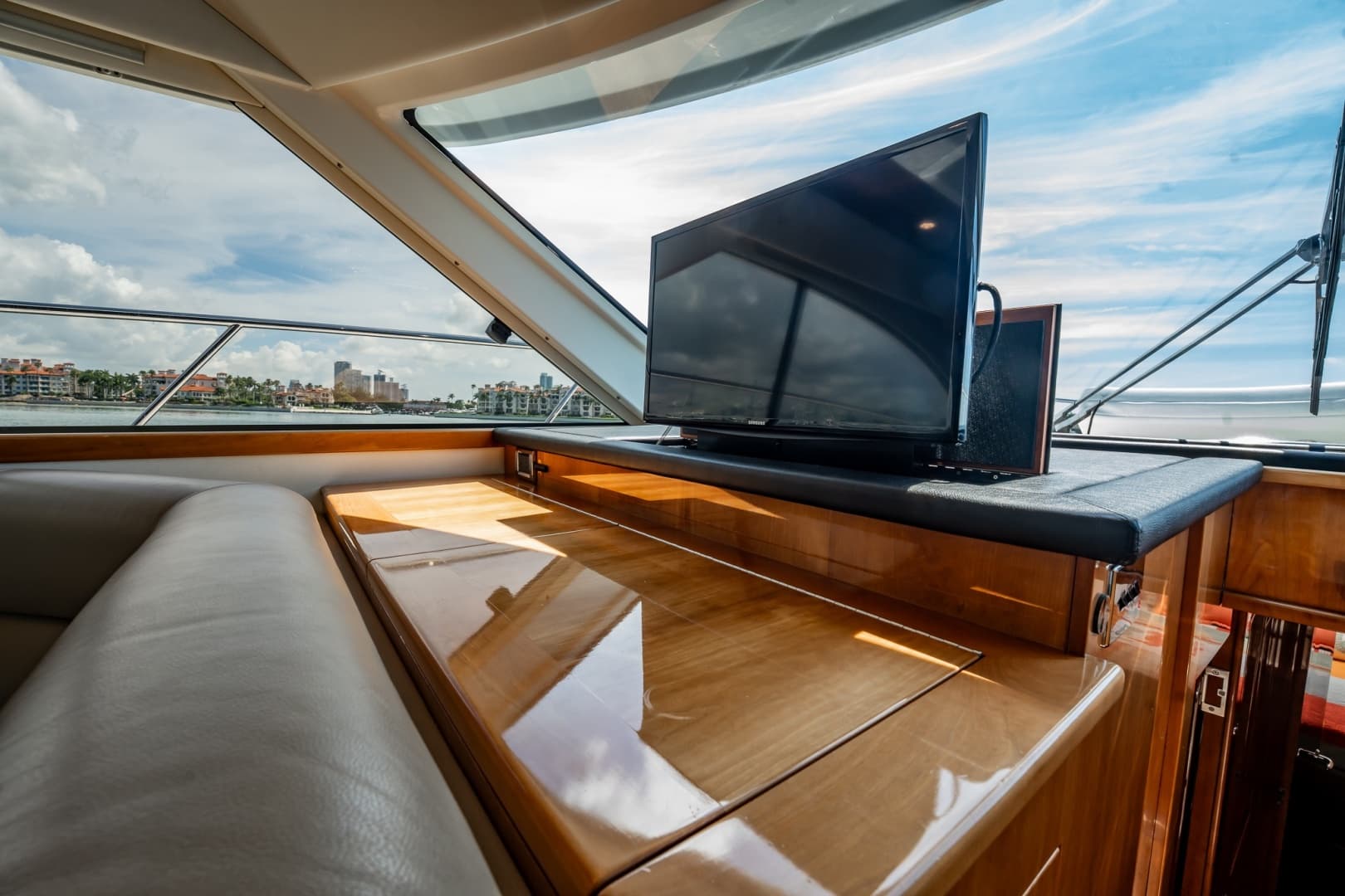2016 Riviera 5000 Sport Yacht photo 71
