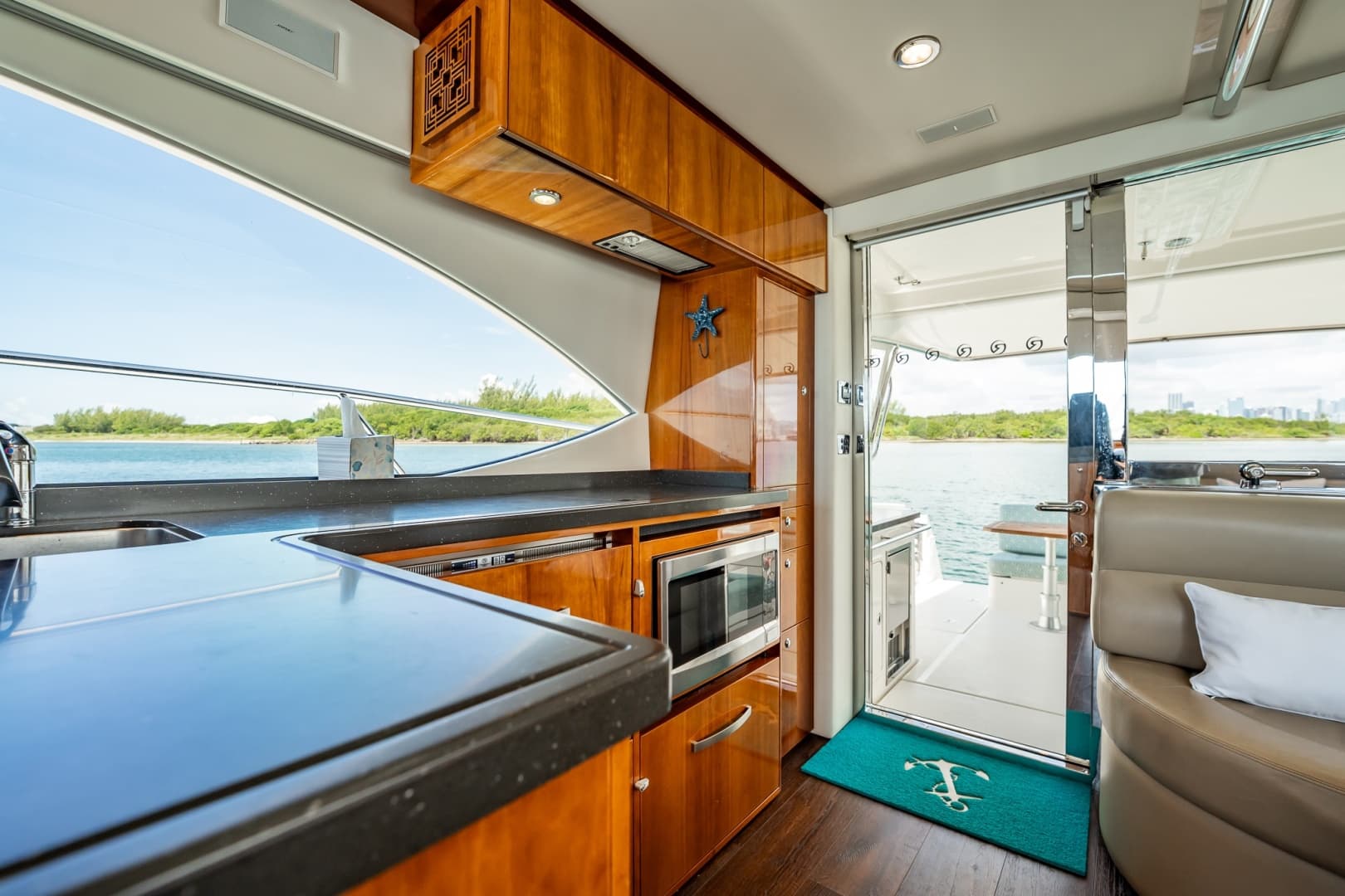 2016 Riviera 5000 Sport Yacht photo 57