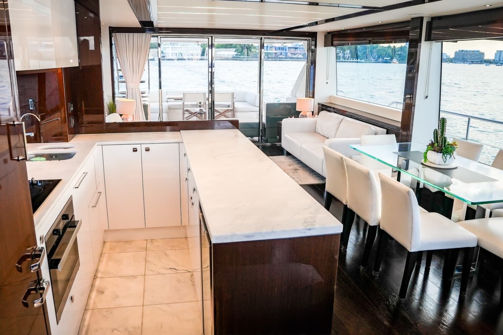 2019 Sunseeker 76 YACHT photo 16