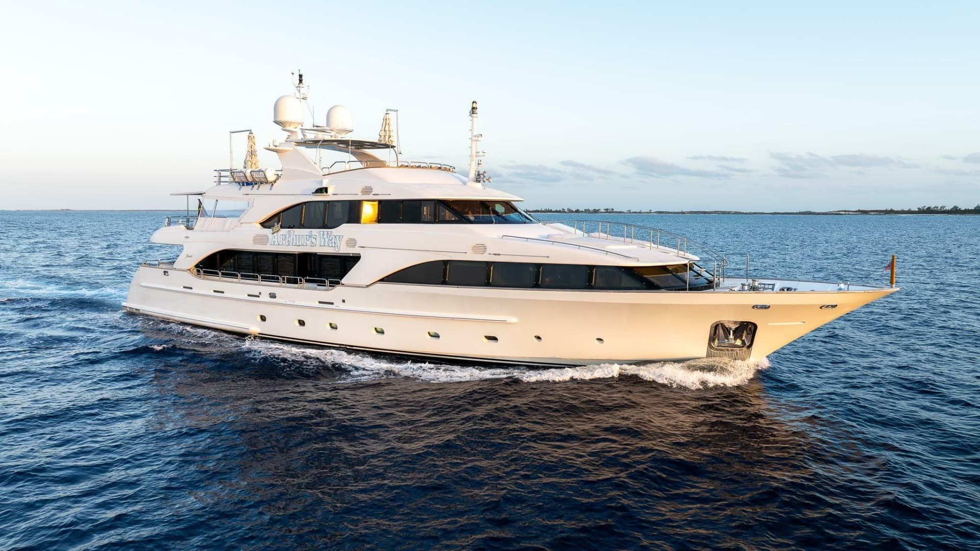 2008 Benetti 121 Classic photo 2