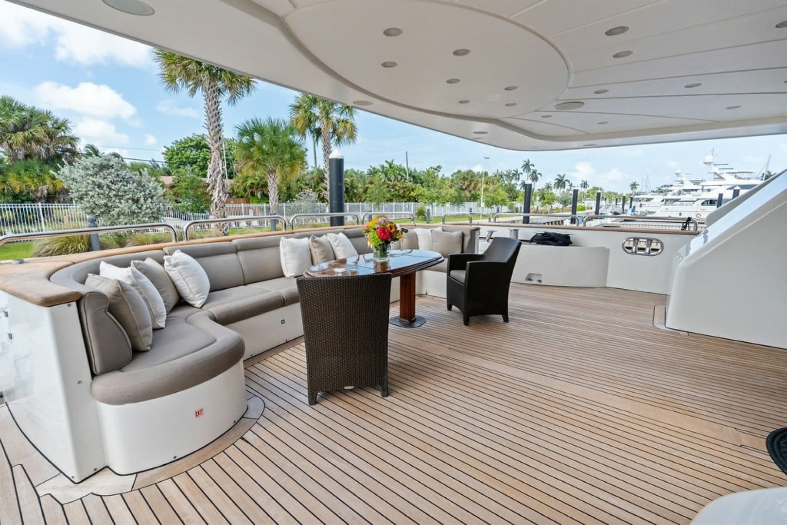 2008 Benetti 121 Classic photo 9