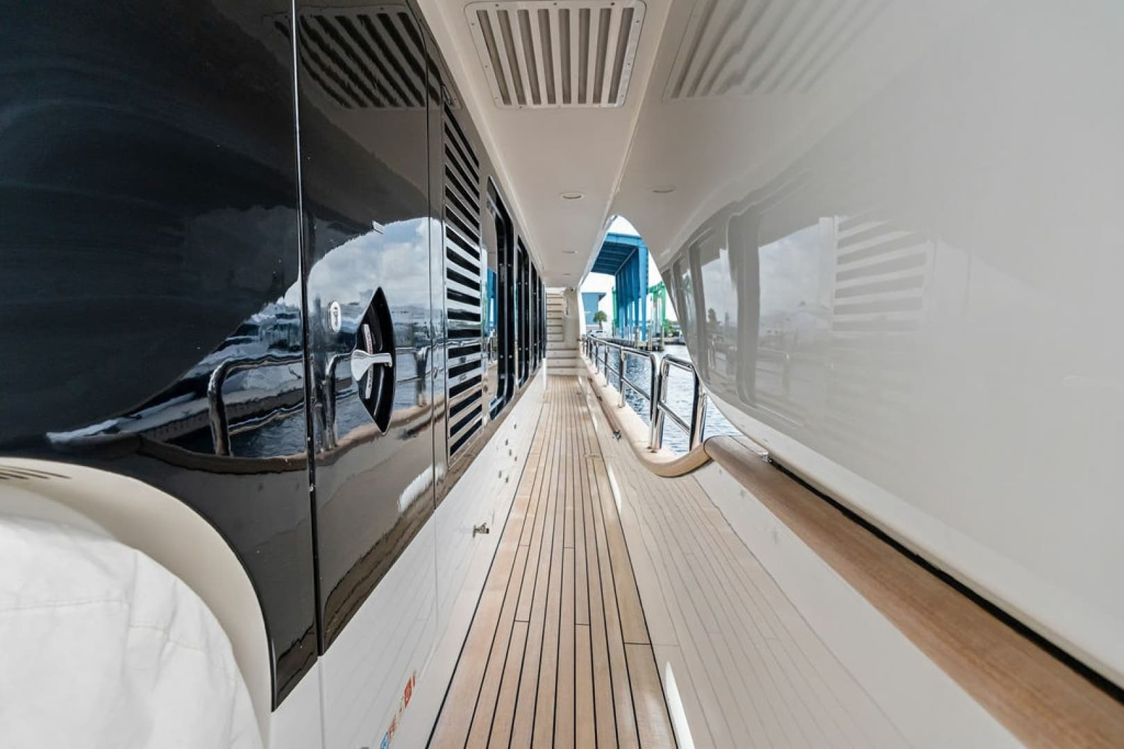 2008 Benetti 121 Classic photo 11