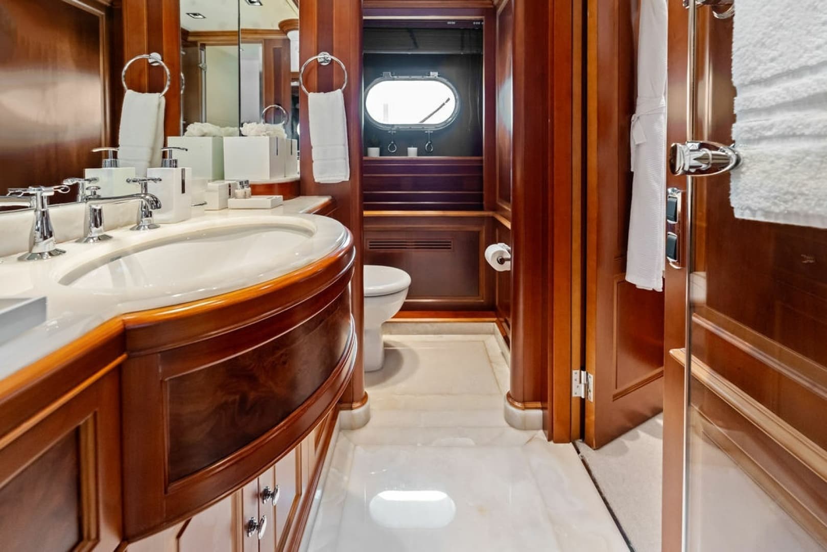 2008 Benetti 121 Classic photo 65