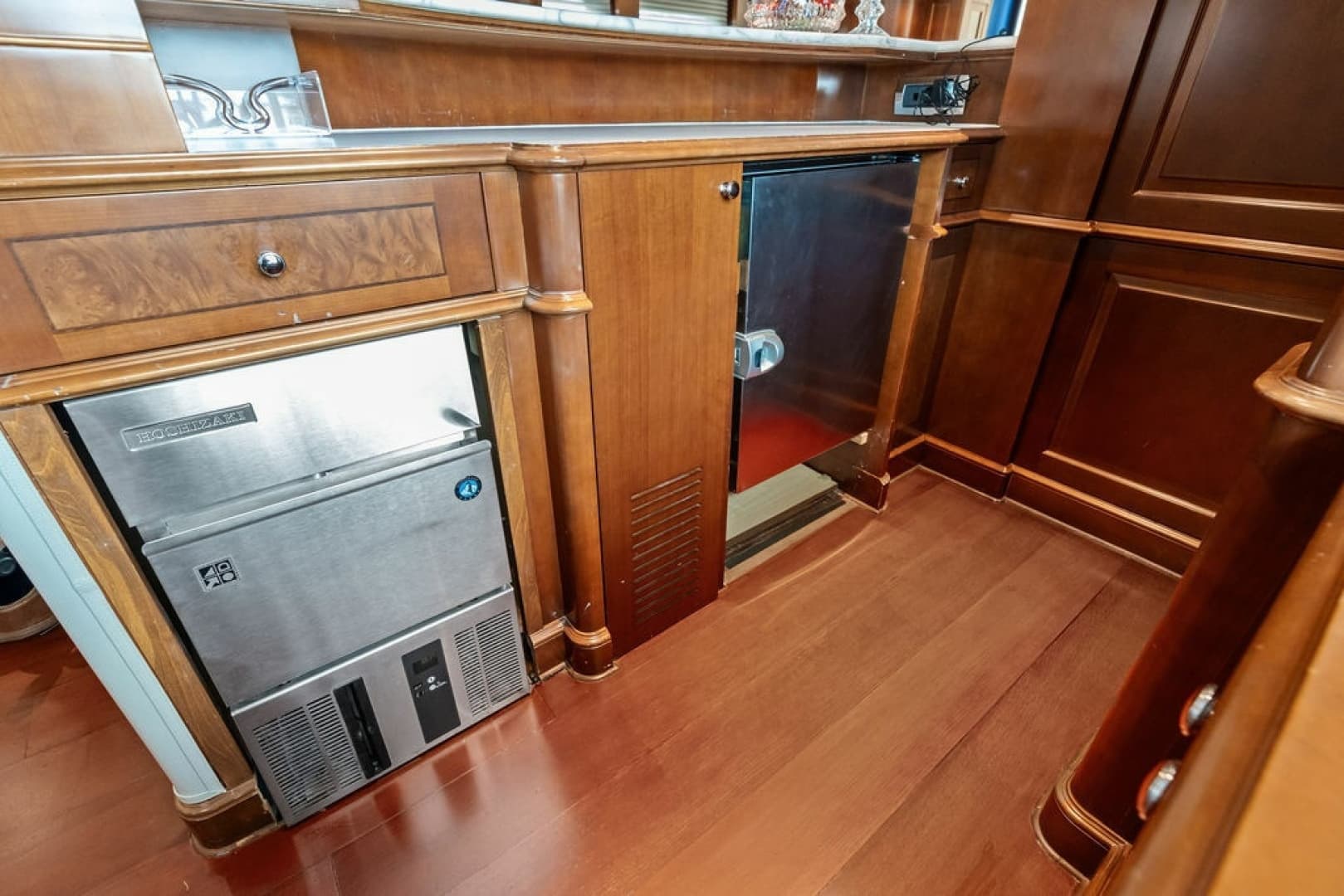 2008 Benetti 121 Classic photo 36
