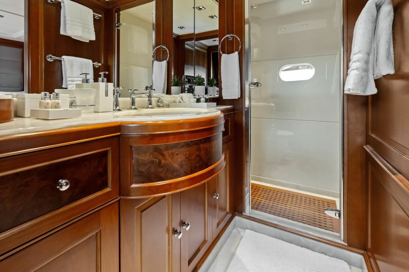 2008 Benetti 121 Classic photo 68