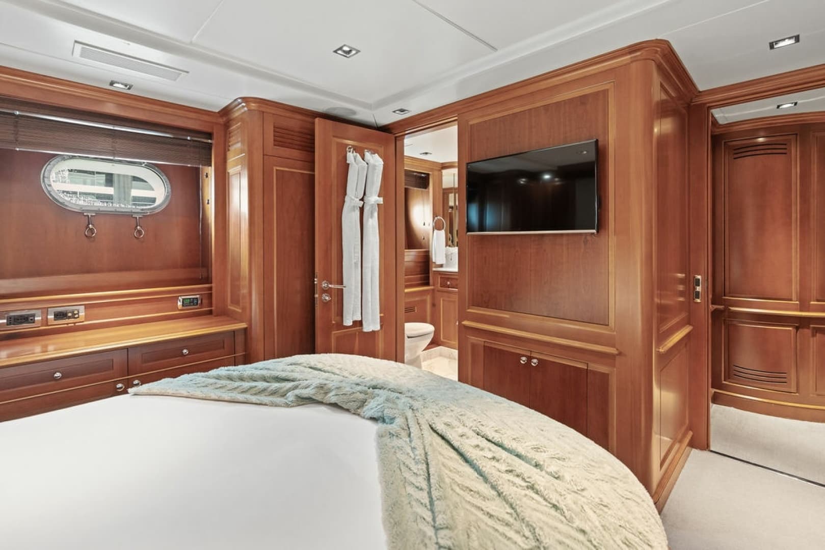2008 Benetti 121 Classic photo 57