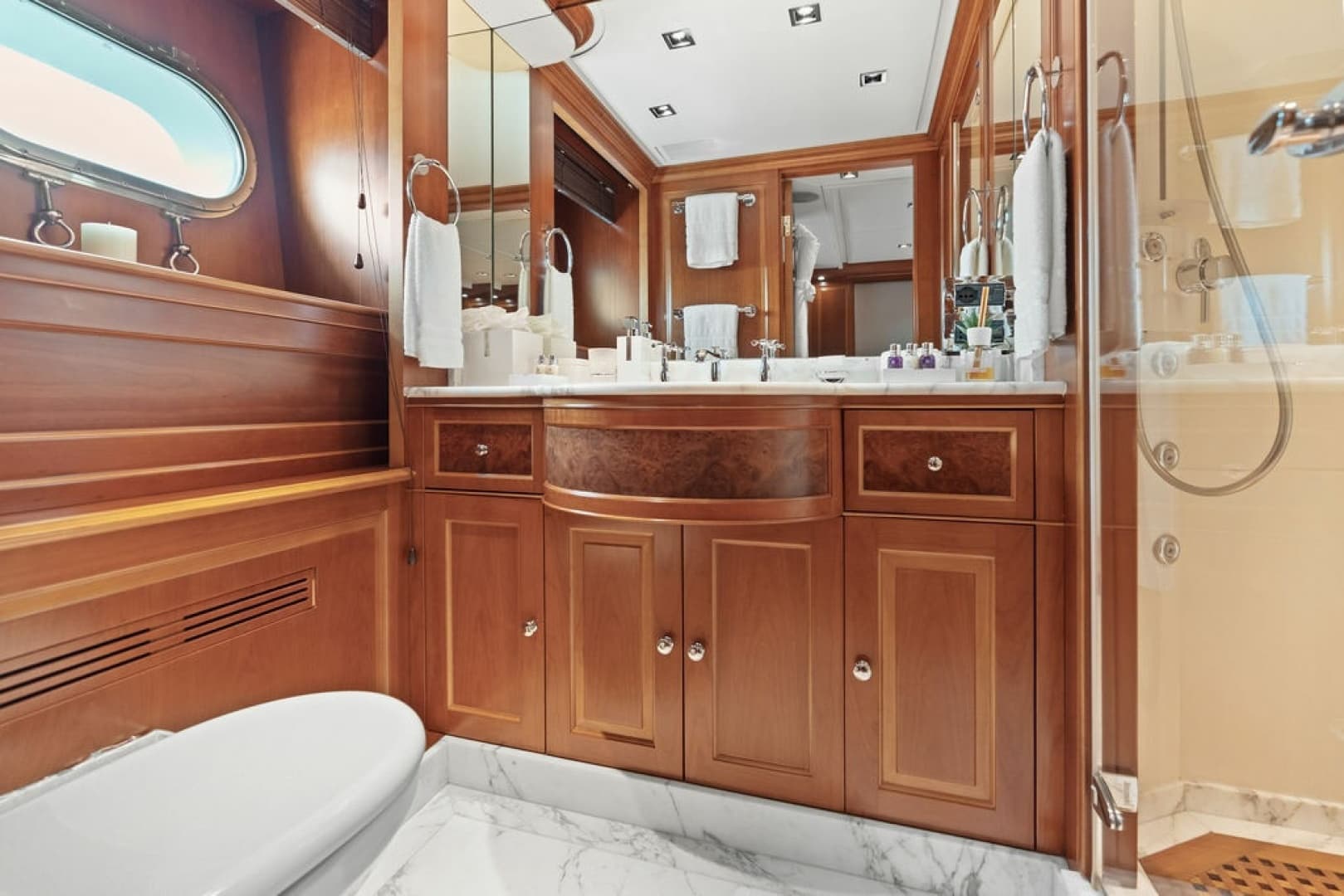 2008 Benetti 121 Classic photo 58