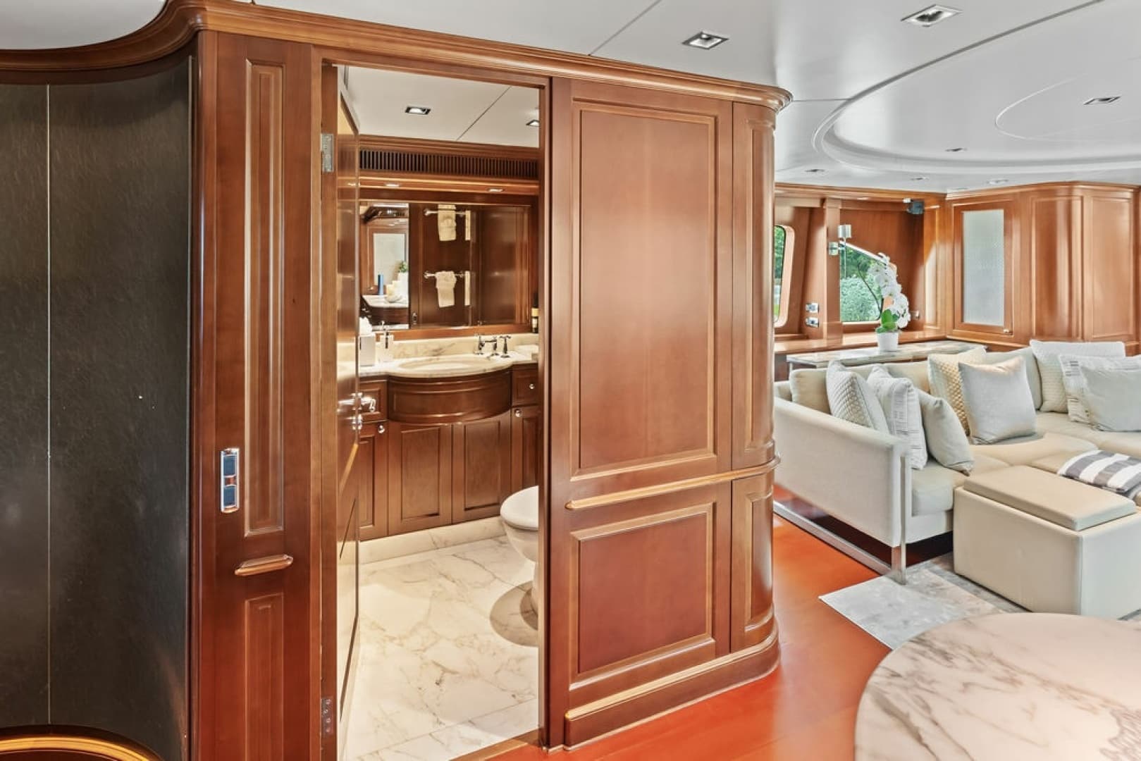 2008 Benetti 121 Classic photo 31