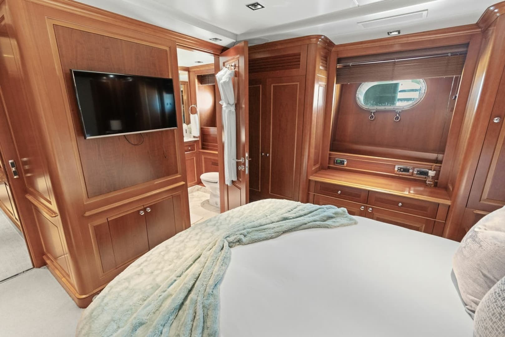 2008 Benetti 121 Classic photo 53