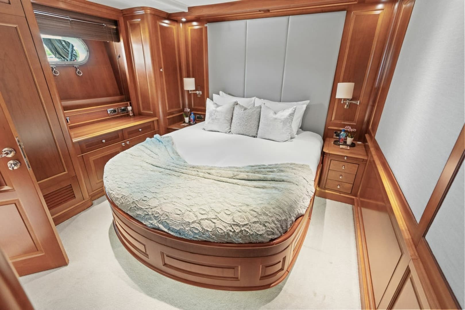2008 Benetti 121 Classic photo 52