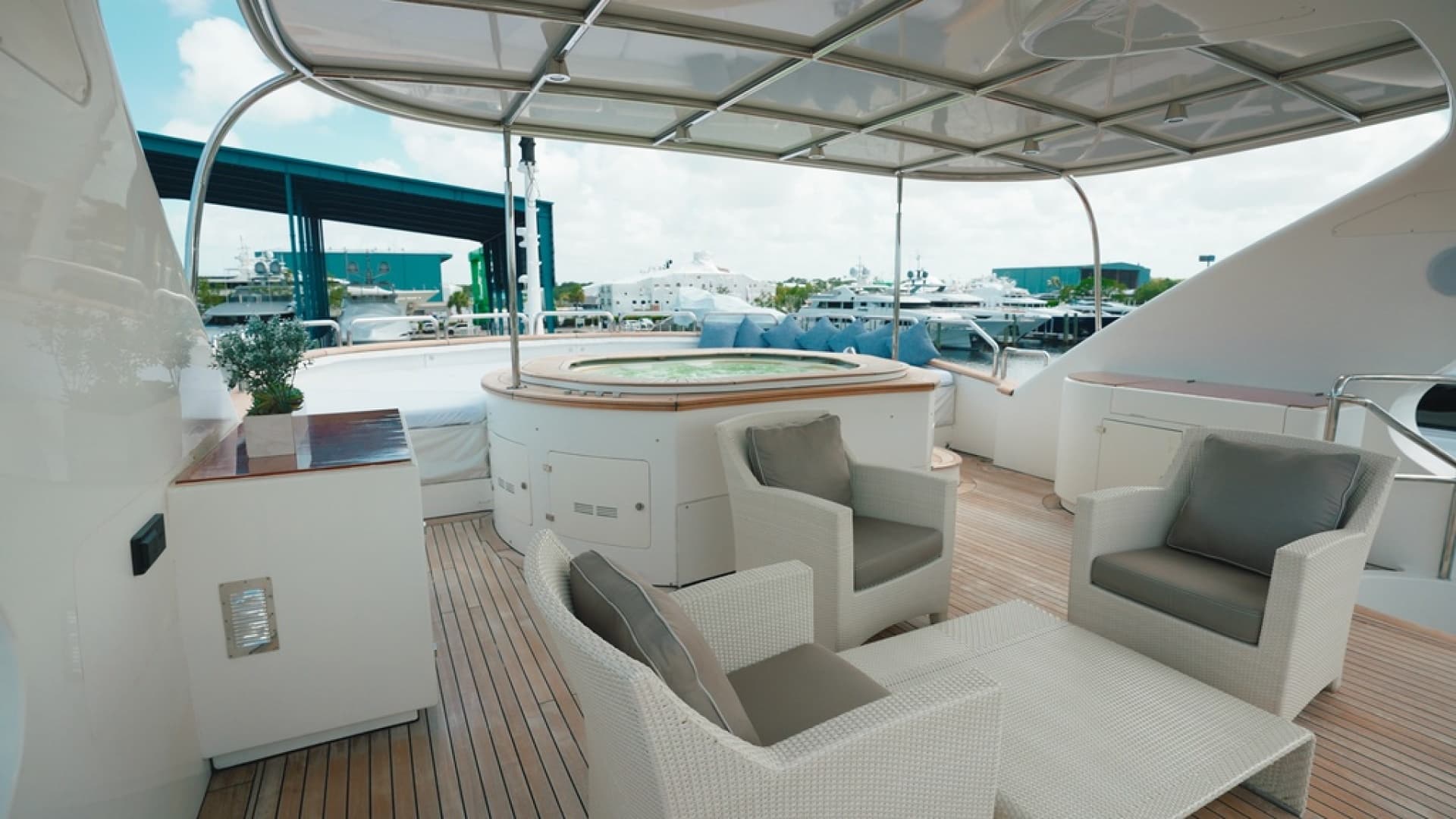 2008 Benetti 121 Classic photo 19