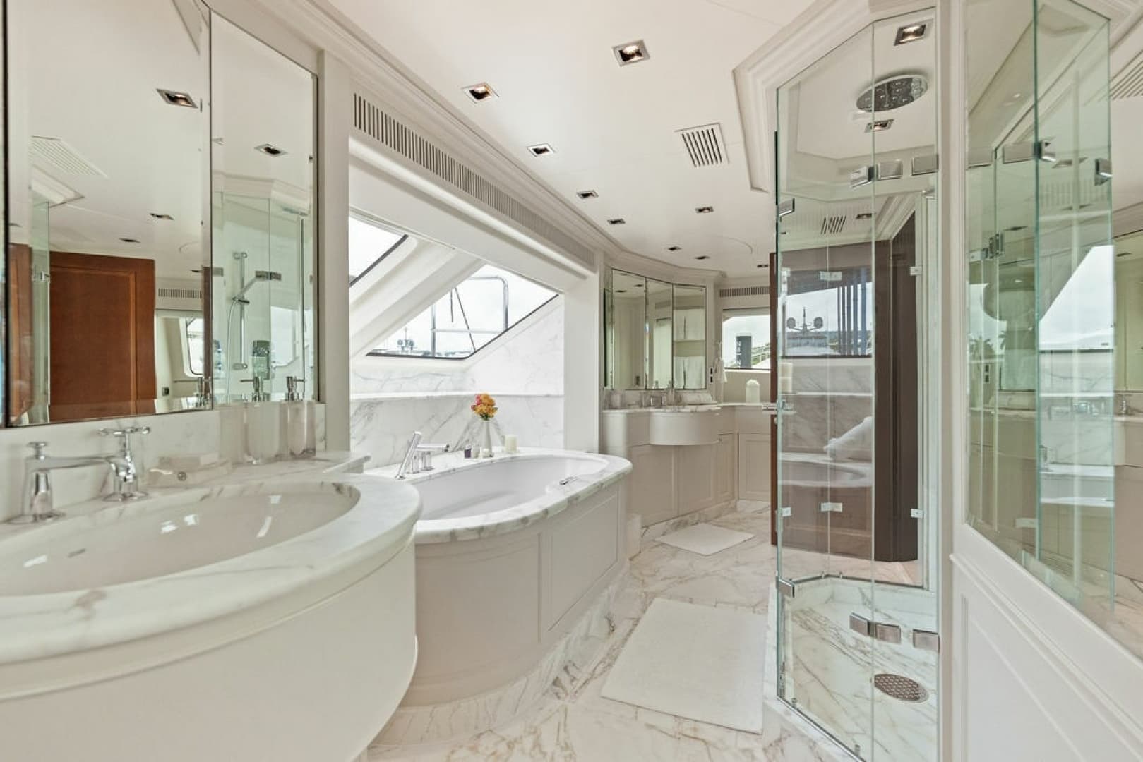 2008 Benetti 121 Classic photo 47