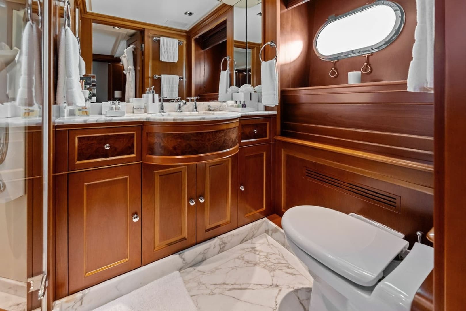 2008 Benetti 121 Classic photo 54