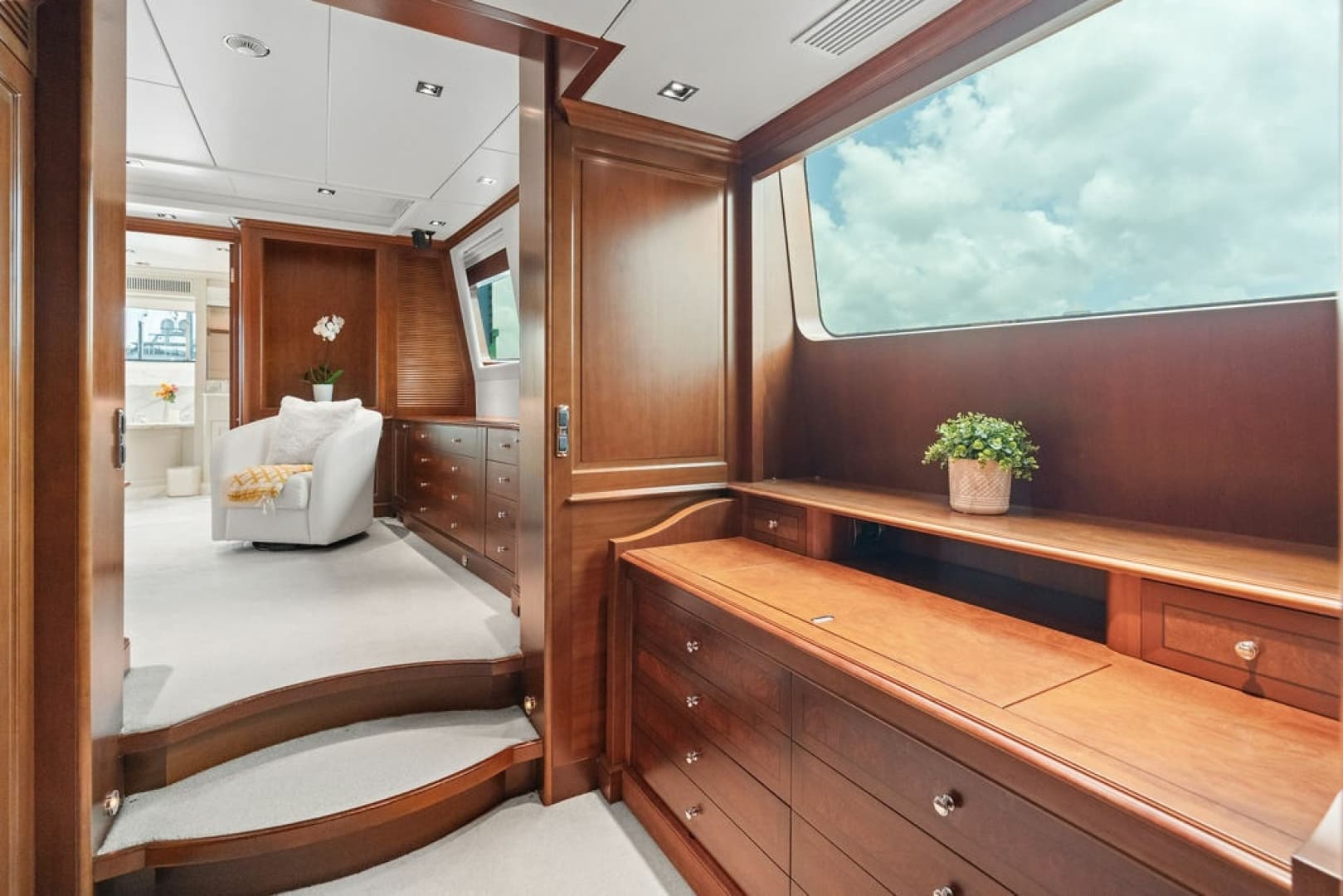2008 Benetti 121 Classic photo 40