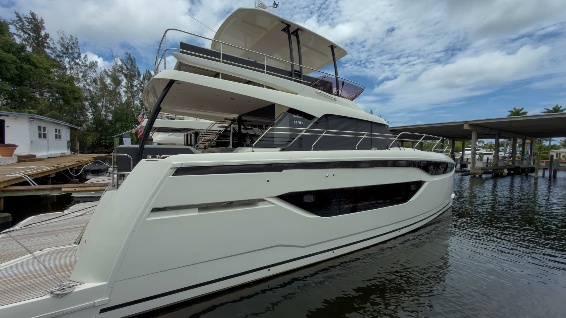 2025 Prestige M48 photo 2