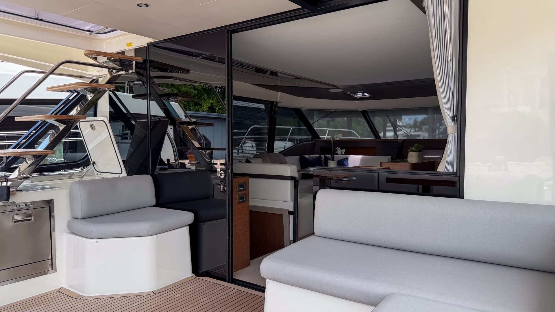2025 Prestige M48 photo 4