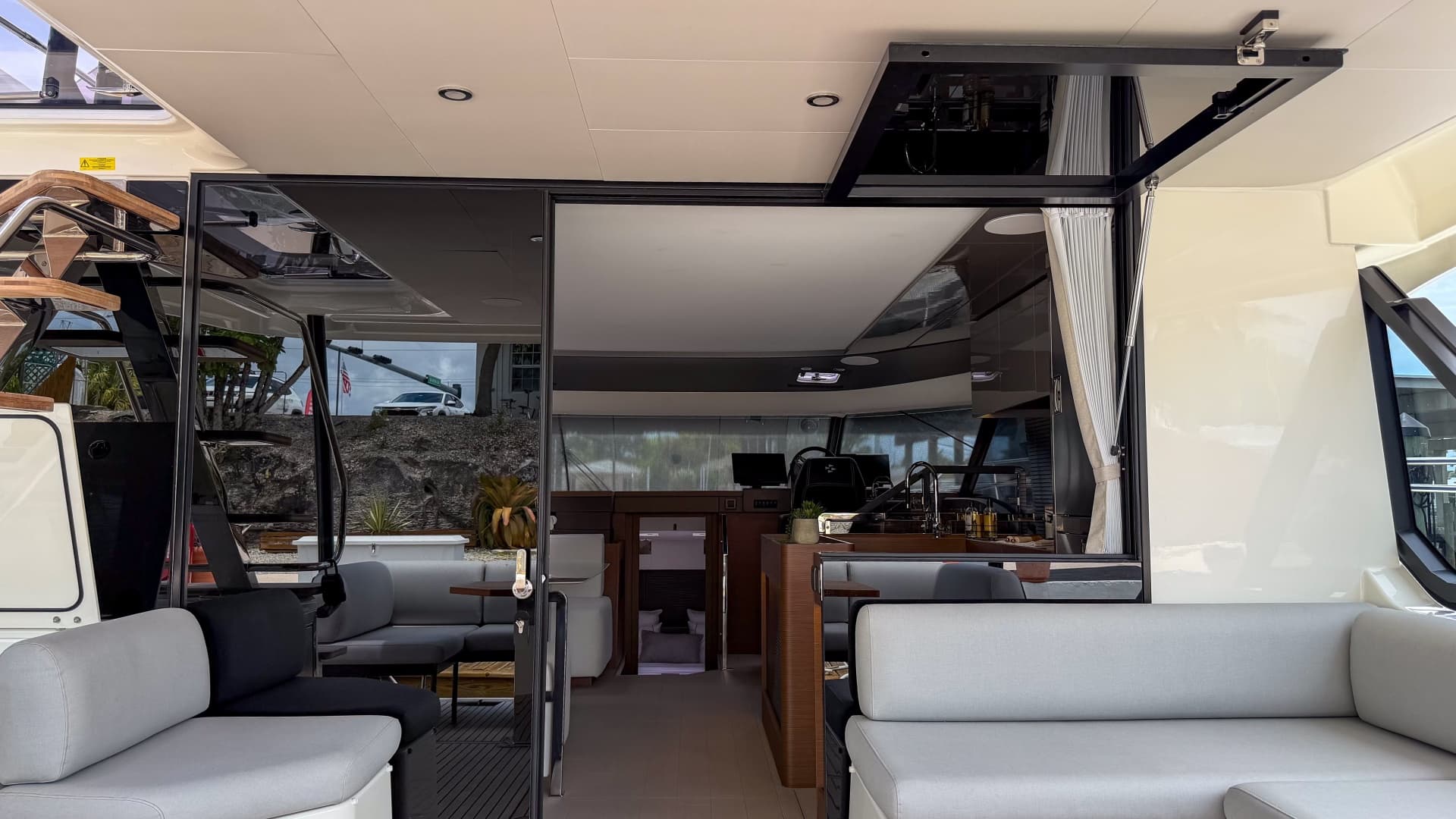 2025 Prestige M48 photo 6