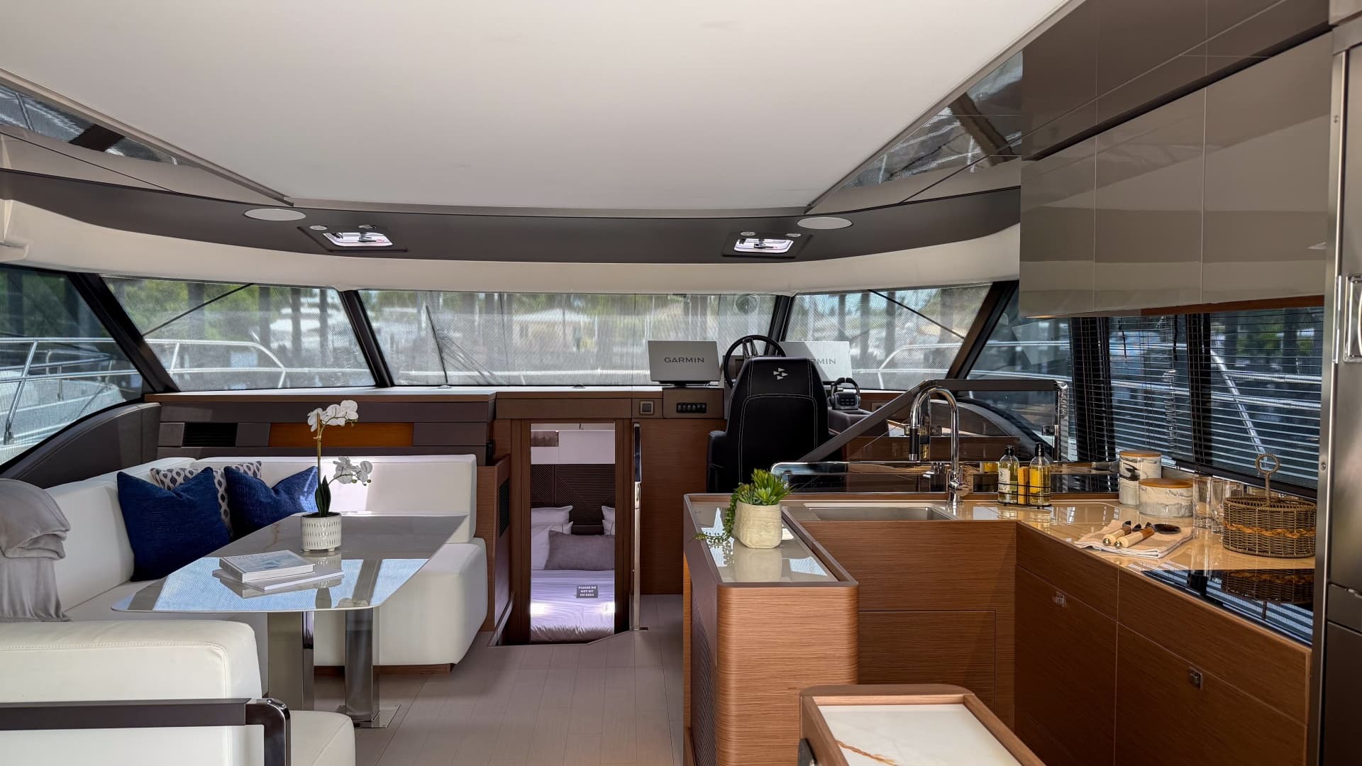 2025 Prestige M48 photo 10