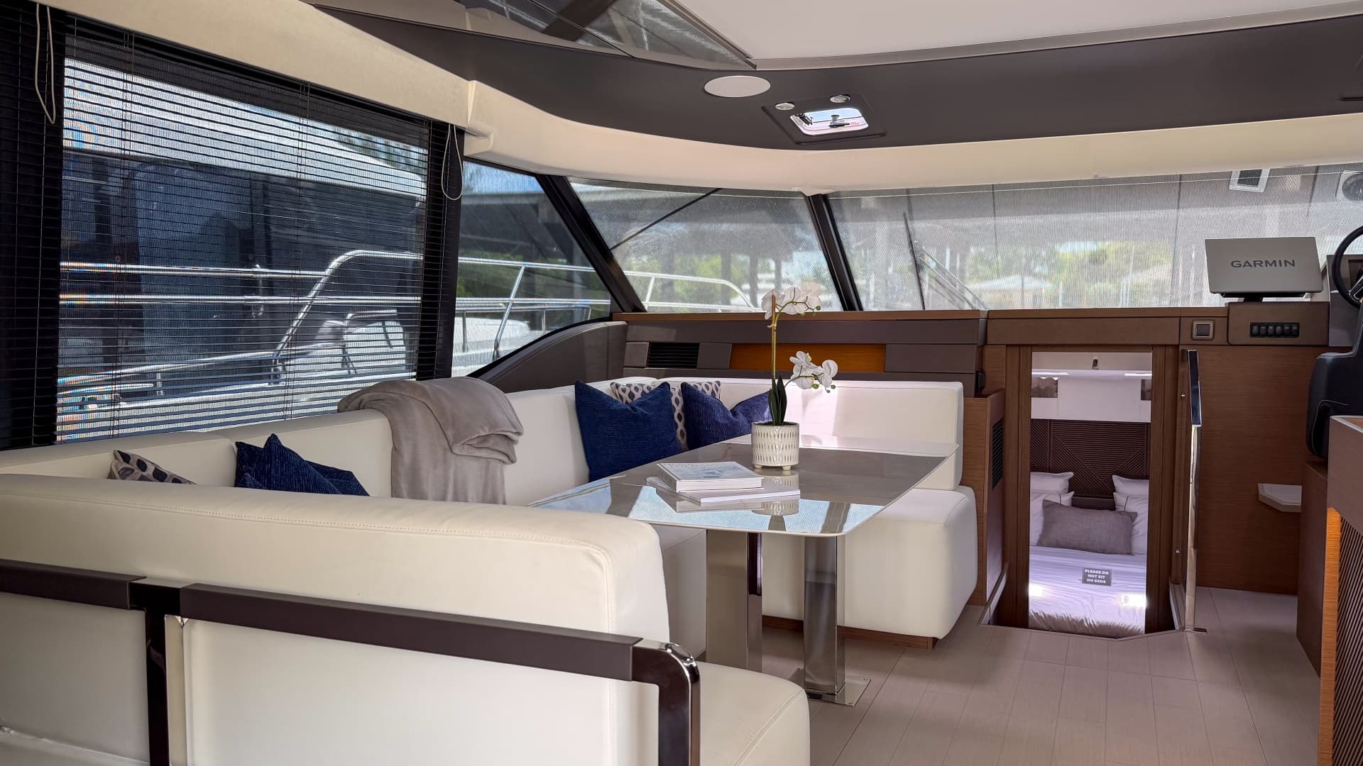 2025 Prestige M48 photo 14